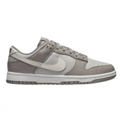 Nike Sneakers Beige