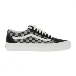 Vans Sneakers Made Of Fabric And Leather Lace-up Front Closure Iconic Side Stripe All-over Checker Lettering Motif Logo Detail On Heel Round Toe Waffle Sole Black, White Made In Philippines Composition: 100% Leather, 100% Fabric Black -Tilbud miinto Butikk unnamed file 6230