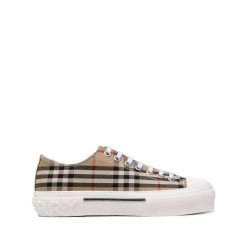 Burberry Sneakers Beige -Tilbud miinto Butikk unnamed file 896